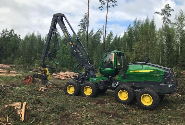 John Deere jaunā harvestera 1270H prezentācija Latvijā