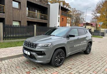 Jeep Compass testa brauciens