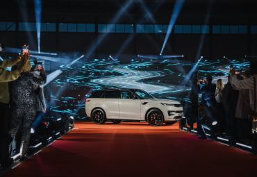 Rīgā prezentēts jaunais Range Rover Sport